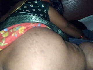 Fucking a Indian mature aunty in bus real scene