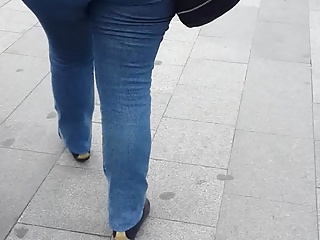Turkish mature big fat ass walk