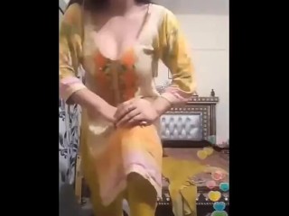 Pakistani hot aunty off colour dance